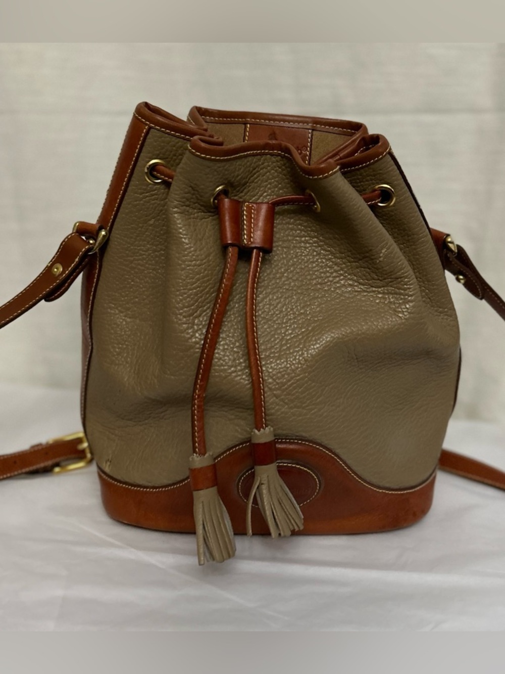 Vintage Hunt Club 100% Leather Drawstring Bucket Bag in Taupe and Cognac